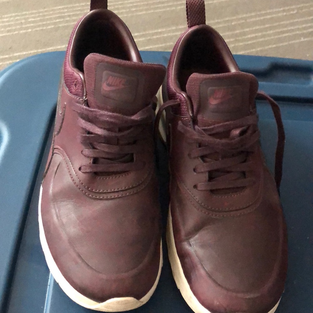 Nike Thea burgundy sz 7.5